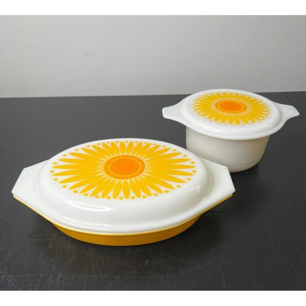 Vintage Pyrex Daisy Sunflower Casserole‎ 1.5QT w/ Lid